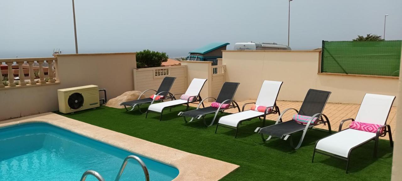 Beautiful, Spacious Villa, Heated Pool, Sleeps Eight, With Quality Furnishings Caleta De Fuste Exteriör bild