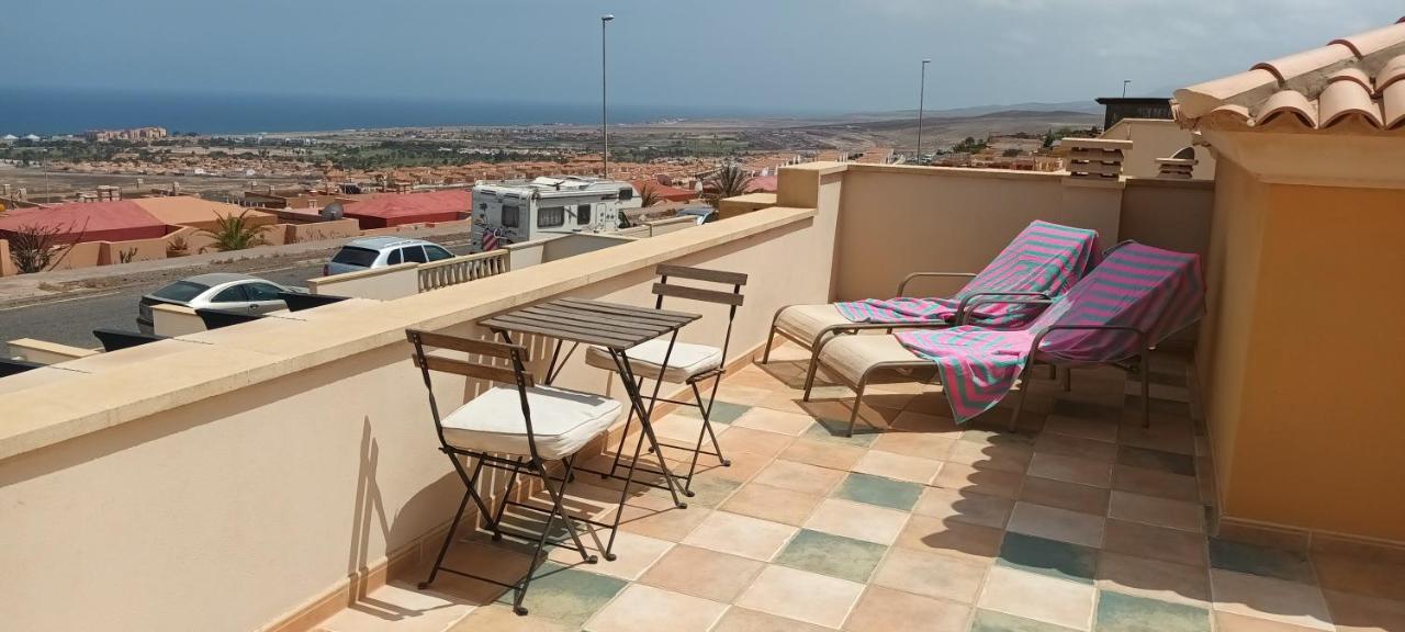 Beautiful, Spacious Villa, Heated Pool, Sleeps Eight, With Quality Furnishings Caleta De Fuste Exteriör bild