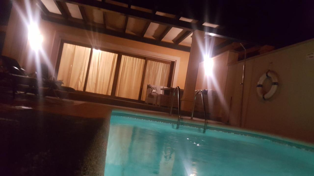 Beautiful, Spacious Villa, Heated Pool, Sleeps Eight, With Quality Furnishings Caleta De Fuste Exteriör bild