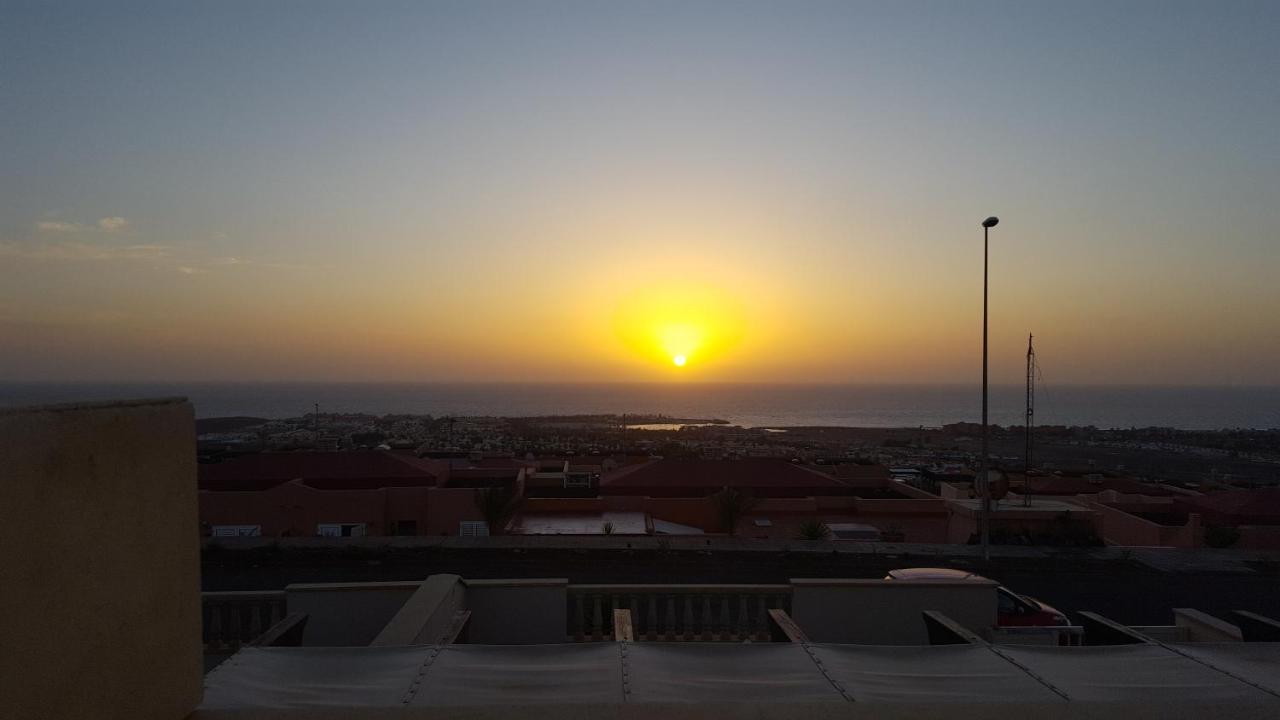 Beautiful, Spacious Villa, Heated Pool, Sleeps Eight, With Quality Furnishings Caleta De Fuste Exteriör bild