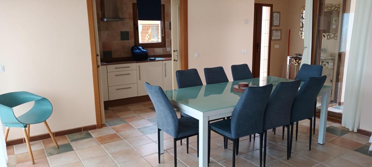 Beautiful, Spacious Villa, Heated Pool, Sleeps Eight, With Quality Furnishings Caleta De Fuste Exteriör bild